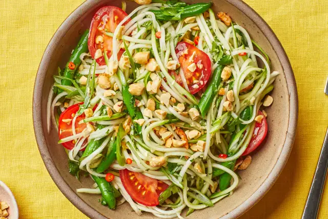 Som Tam Thai (Green Papaya Salad)
