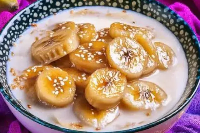 Kluay Buat Chi (Bananas in Coconut Milk)