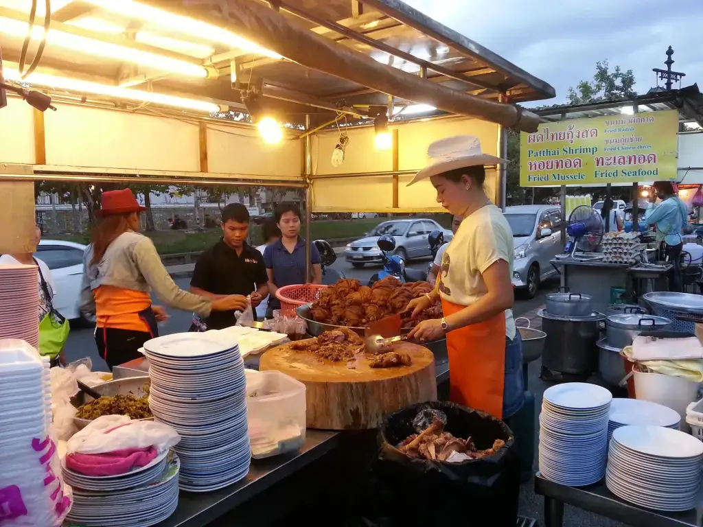 Khao Kha Moo Chang Phueak (Cowboy Hat Lady)
