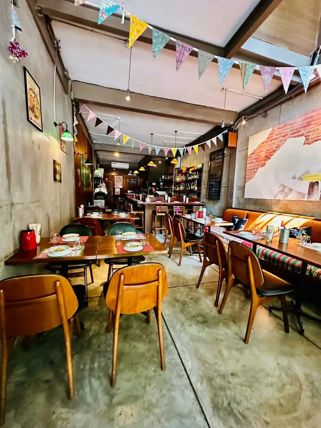 Err Urban Rustic Thai