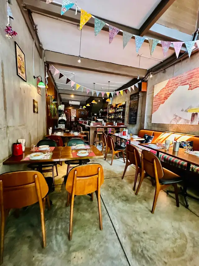 Err Urban Rustic Thai