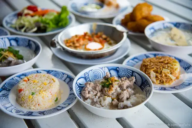 What Thais Eat for Breakfast: Rice Soup, Fried Dough and Strong Coffee