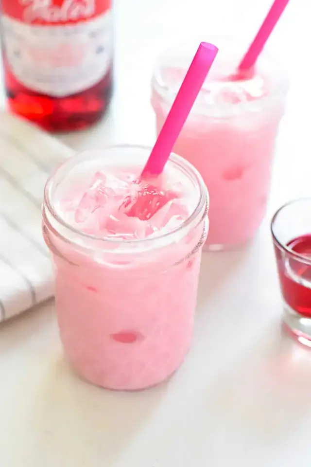 Thai Drinks: Iced Tea, Pink Milk, Fresh Juices and Local Spirits