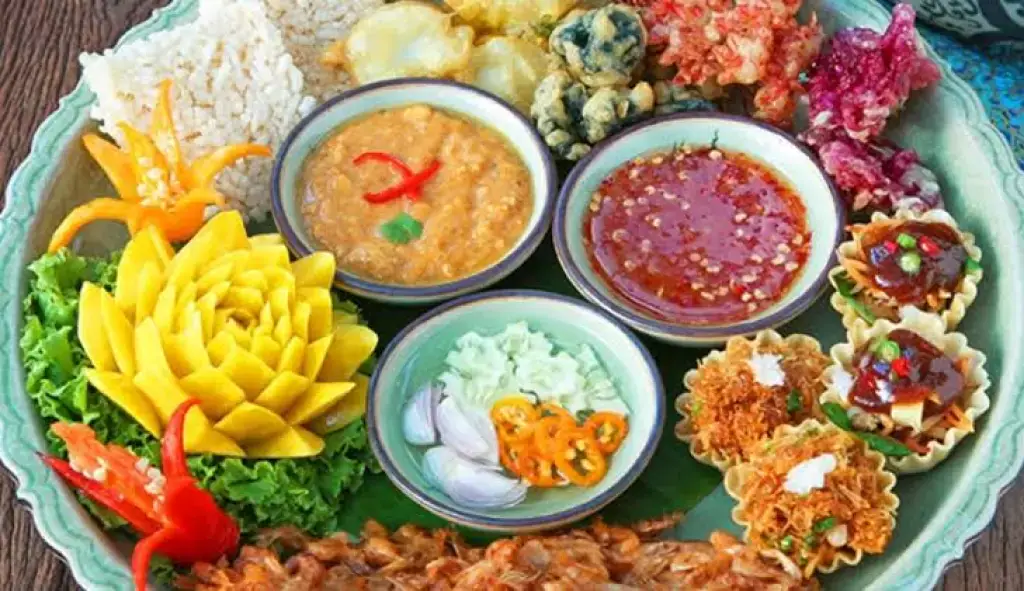 Royal Thai Cuisine: Palace Cooking, Carving and Refinement