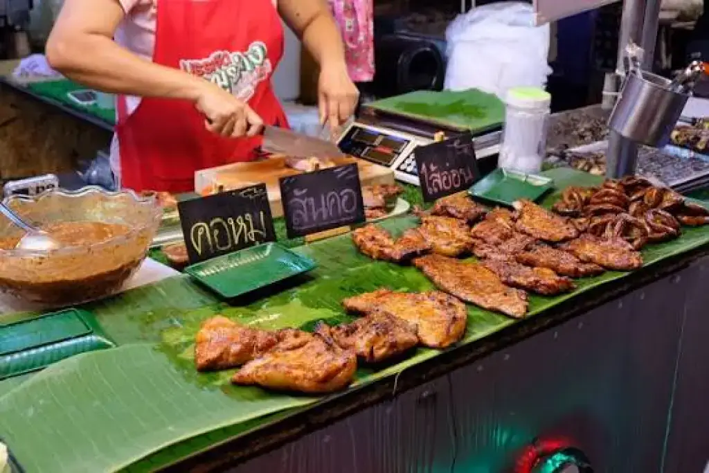 How to Eat at a Thai Street Food Stall