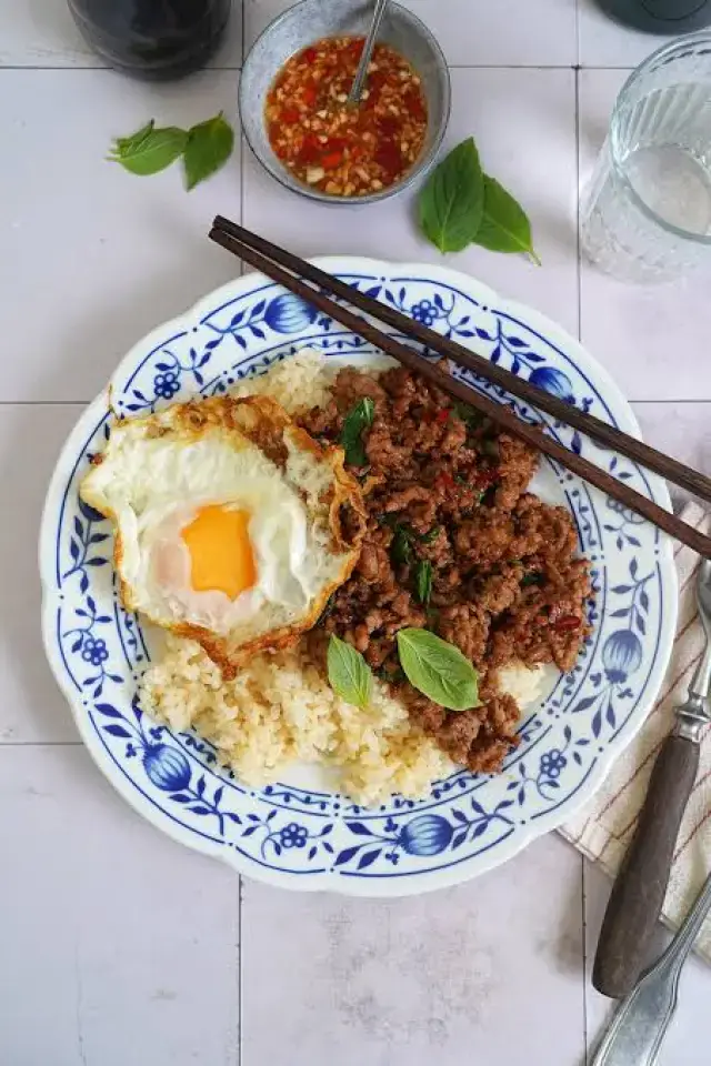 The Thai Wok: How to Stir-Fry, with Pad Kra Pao as the Example