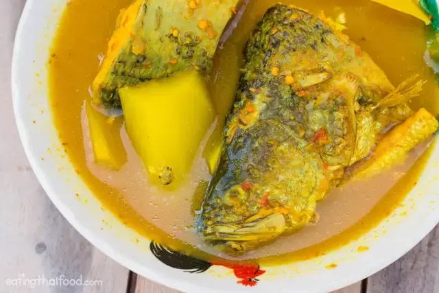 Gaeng Lueang (Southern Sour Yellow Curry with Fish)